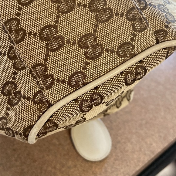 Gucci Suki  GG Shoulder Bag - Picture 8 of 16